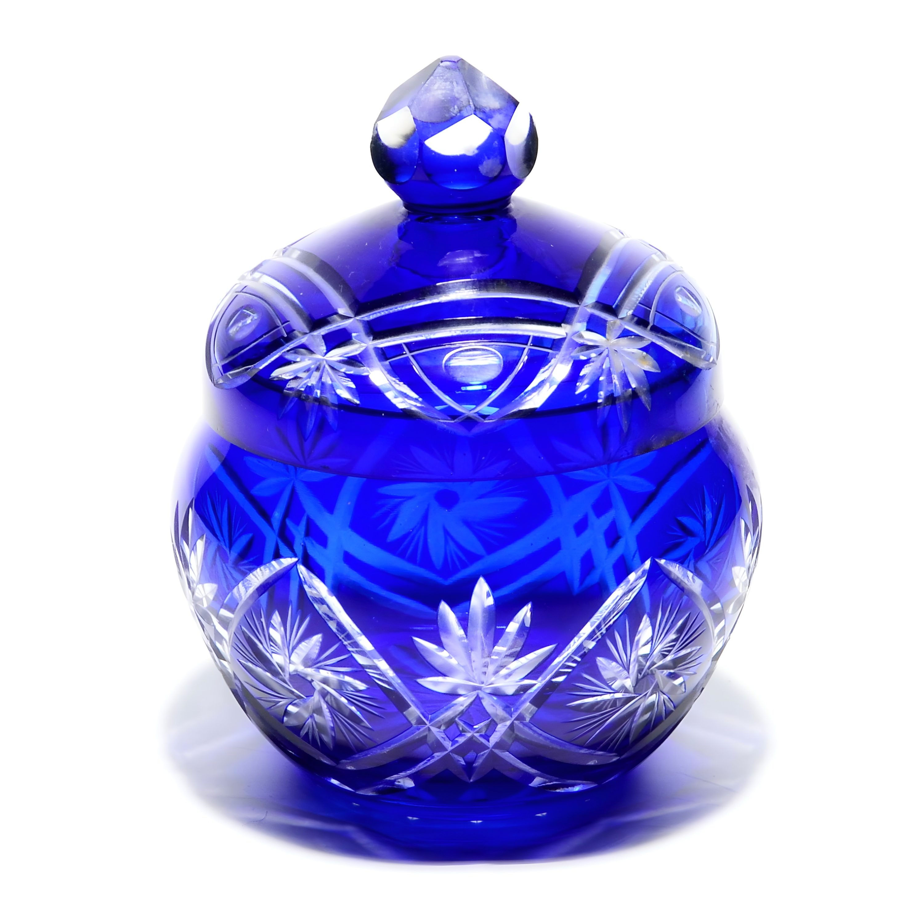 Blaues Kristallglas-Schatzkästchen, Geschliffene Glasbonbonniere, Blaue Kristalltrinketbox, Seltenes Vintage-Bohemia-Glas.